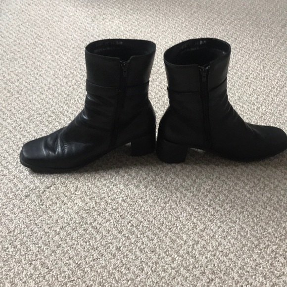 Black Heeled Fall Boots - Picture 5 of 5